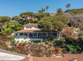 Casanova, villa with Barcelona's skyline，位于卡夫里尔斯的酒店