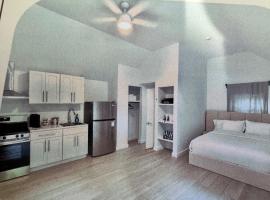 Wainscott Woods Retreat，位于Wainscott的酒店