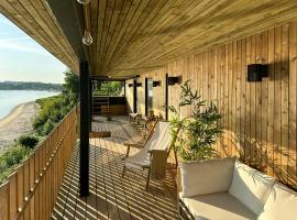 Small Beach House With Sea View At Little Belt，位于米泽尔法特的酒店