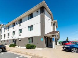 顿福瑞斯弗吉尼亚州匡蒂科速8酒店，位于邓弗里斯的酒店