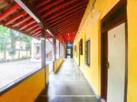 SPOT ON 63443 Aanand Resort，位于Gholvad的酒店