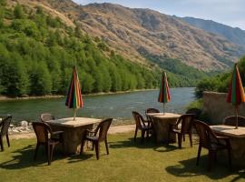 Sneha Cottage, Tirthan Valley - #riverside #premium room #cafe #comfortable stay #garden with fireplace #property of the year，位于吉布的酒店