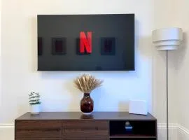 Modern 2-bedroom apartment with parking, Peterhead