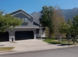 Modern 2BR Mountain Escape King Bed Sleep 6