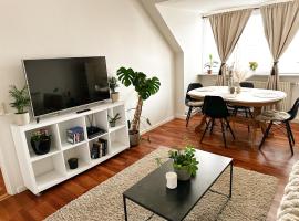 Deluxe Apartment on the Main Street with Free Parking & Late Checkout，位于海宁的酒店