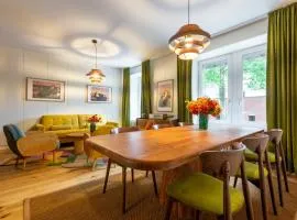 Retro Suite Stylish 2 Bedroom Apartment near Central Station