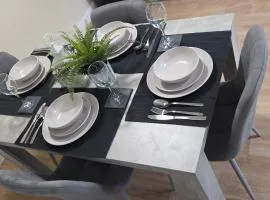 Langcliffe House - 3 Bed, Sleeps 5 - Garden, Parking & Wifi - Warwick