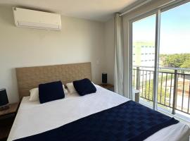 Home Studio，位于索布拉尔的酒店