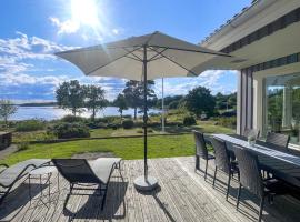 Seaside Home with Stunning Views Overlooking Blekinge Archipelago，位于龙讷比的酒店