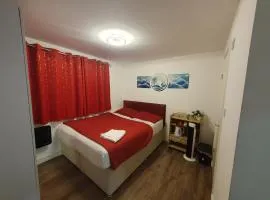 AMH Hotel - Greenford Station