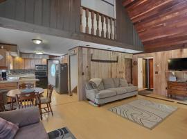 Pet Friendly Wi-Fi Firepit TV，位于Sigel的酒店