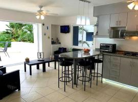 Departamento en Club Casa Blanca, Same, Ecuador，位于赛姆的酒店