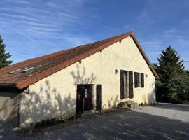 Gîte rustique à Bransat, 4 pers., nature et détente - FR-1-489-594，位于Verneuil-en-Bourbonnais的酒店