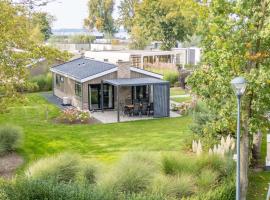 Nieuw! 6-persoons chalet aan het Veluwemeer dichtbij Harderwijk, Amersfoort en Zwolle，位于许尔斯霍斯特的海滩酒店