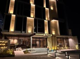 فندق وايت سيزون حقل White Season Haql，位于Ḩaql的带停车场的酒店