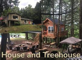 House and treehouse near 2 ski resorts，位于布罗姆湖的酒店
