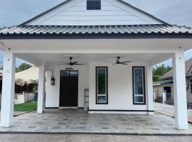 Ali Homestay Jeli，位于Jeli的带停车场的酒店
