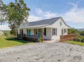 Beautiful Views and Gas Grill Sparta Getaway!，位于Sparta的酒店