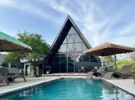 Sariaya Staycation-Pool, Jacuzzi, PS5 and WiFi