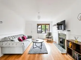 Quiet & Modern Contemporary Home for Work & Family