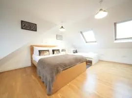 Private Rooms-Private Bathrooms-Near Airport- CABIN CREW paradise