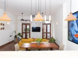 Beachfront penthouse in Casco Antiguo