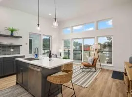 Ebb916 Modern Loft, Heart of Taft District, Walkable to Beach