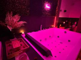 Love Room Trappes，位于特拉普的酒店