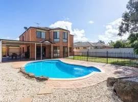 Spacious 4-Bedroom Family Retreat with Pool at Tarneit
