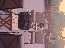 Rawla Anand Rohet，位于Rohat的酒店