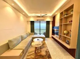 Sunlit 2BHK Serviced Apartment- Walk to Candolim Beach, Pool Access & River View