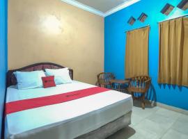 RedDoorz near Taman Wisata New Balekambang Tawangmangu，位于Karanganyar的酒店