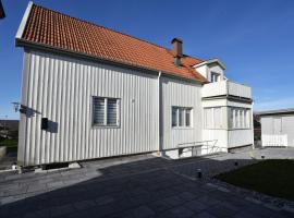 Very nice basement apartment in Molndal outside of Gothenburg，位于默恩达尔的酒店