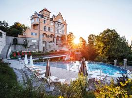 蒙切斯泰恩城堡酒店，位于萨尔茨堡米拉贝尔宫附近的酒店