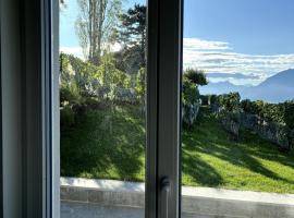 Renovated APT with panoramic view，位于可利镇的酒店