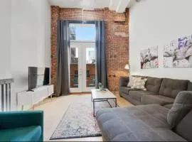 Loft Retreat - King Bed&Balcony - Pet-Friendly 30