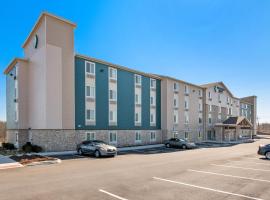 WoodSpring Suites Newington - Hartford South，位于Newington的酒店