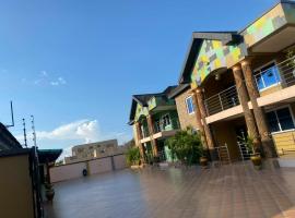 Pharrell Luxury Hotel，位于Ejisu的酒店