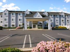 莫德斯托麦克罗特客栈&套房，位于瑟里斯的酒店