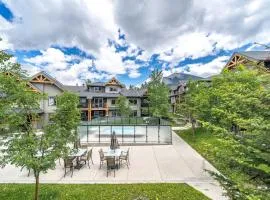 Modern 2BR Canmore - Balcony, Garden & BBQ