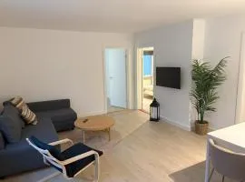 Bright and spacious 3 bedroom with balcony close to the city