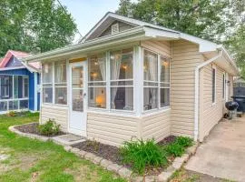 Cozy Cottage Just 2 Blocks From the River!