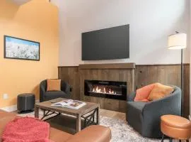 Vibrant Home with Hot Tub AC & 2 Car Garage