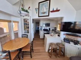 Ocean Front Cabin 11 w Jacuzzi & Superb Views