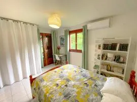 Ti kaz houelmont studio vue jardin, proche plage de Rivière-Sens