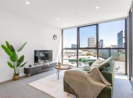 Central Woden Stay, Near Hospital, CIT, Pool，位于Phillip的酒店