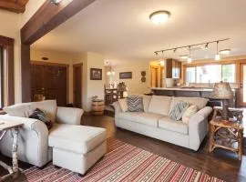 Hood View 30 Day Minimum cabin