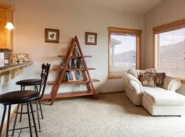 River Scene - Great Views! 30 day minimum required home