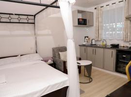 Studio Guest Suite，位于纳库鲁的带停车场的酒店