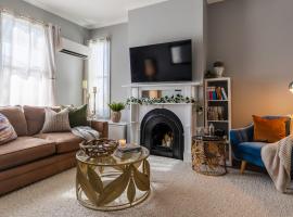 Home on Macfie St，位于德文港的酒店